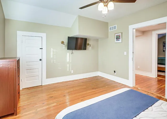 1 Mi To Dtwn: Welcoming Macon Home W/ Yard